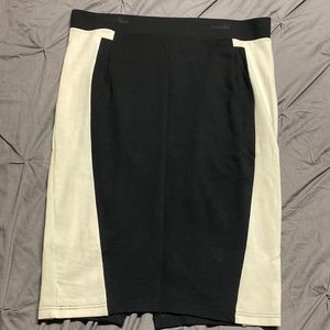 4/$16 Torrid Pencil Skirt 1